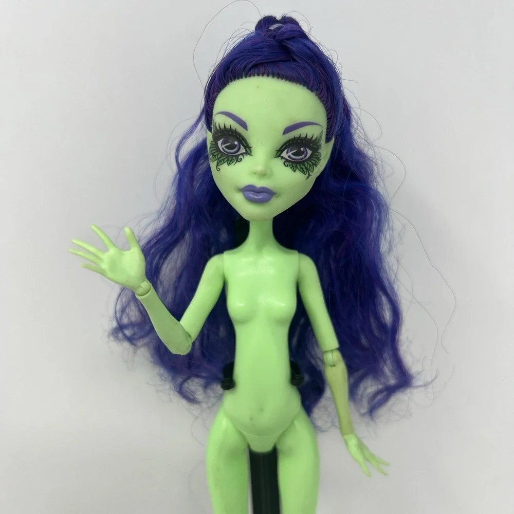 Monster High Amanita Nightshade Gloom‎ and Bloom Doll Mattel Fashion Figure 2008